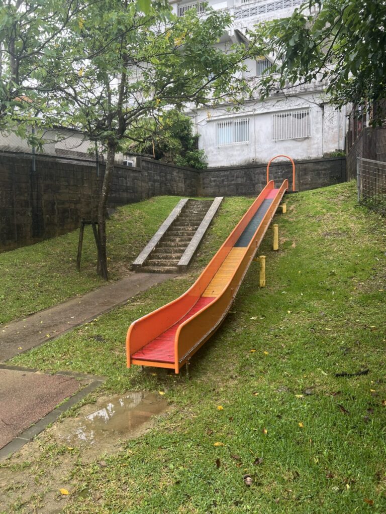 ちゅんなー公園滑り台