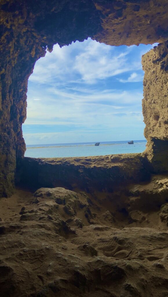ザネー浜_岩の窓